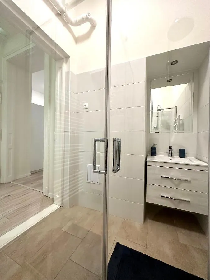 Apartment Luxury Huge Apartman - 92M2 - 3 Bedrooms - 3 Air Conditioners - Free Garage!!! Budapest