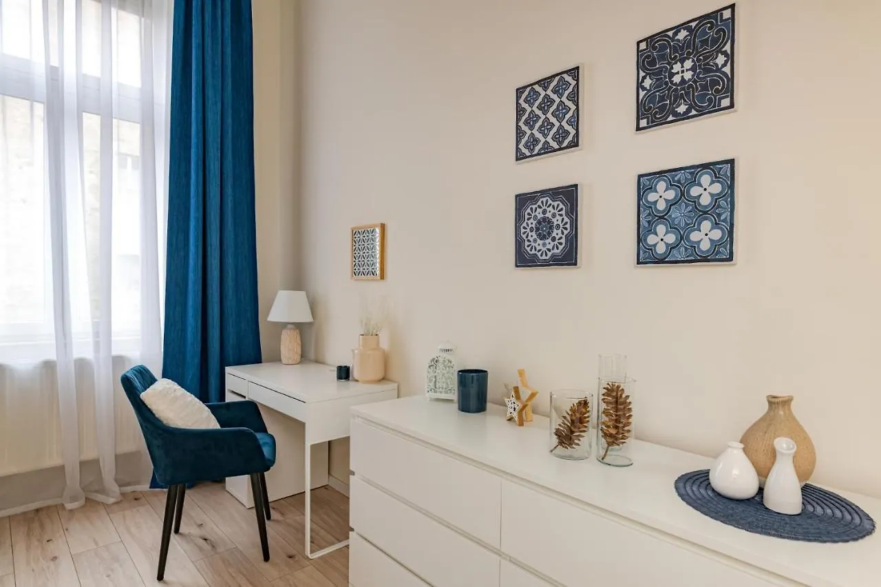 Luxury Huge Apartman - 92M2 - 3 Bedrooms - 3 Air Conditioners - Free Garage!!! Budapest 0*,  Hungary