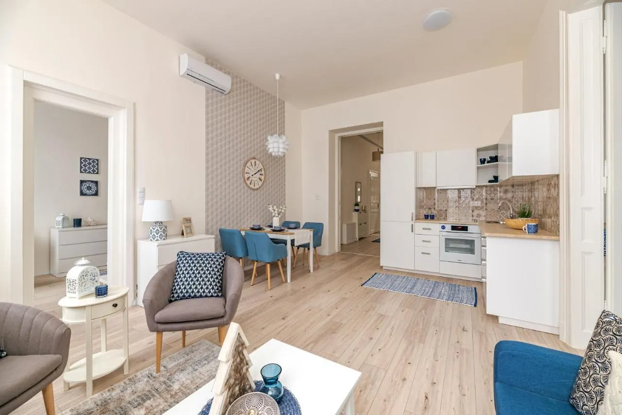 Apartment Luxury Huge Apartman - 92M2 - 3 Bedrooms - 3 Air Conditioners - Free Garage!!! Budapest Hungary