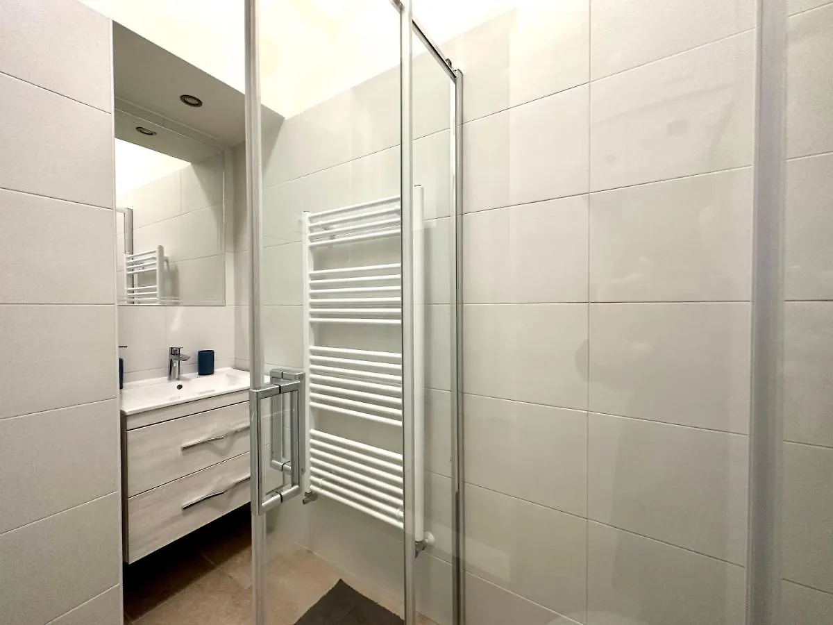 Luxury Huge Apartman - 92M2 - 3 Bedrooms - 3 Air Conditioners - Free Garage!!! Budapest Hungary