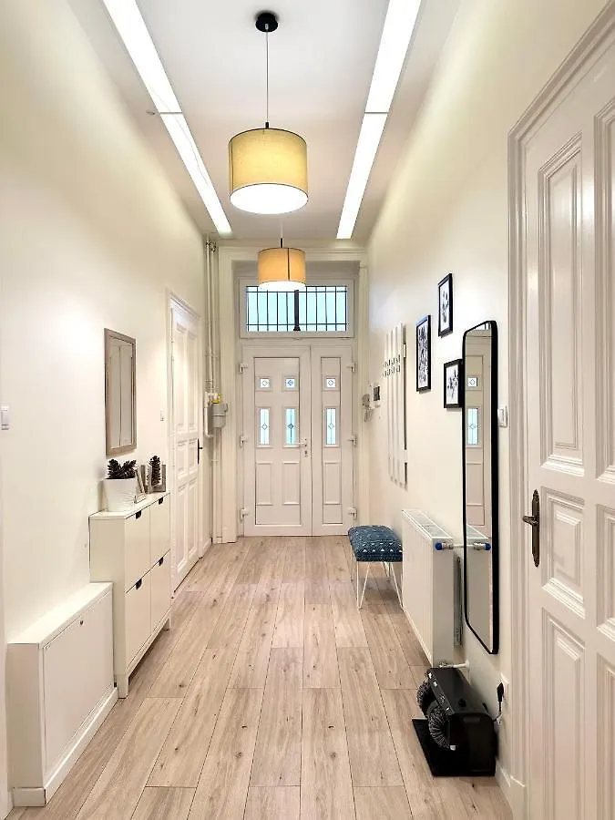 Apartment Luxury Huge Apartman - 92M2 - 3 Bedrooms - 3 Air Conditioners - Free Garage!!! Budapest Hungary