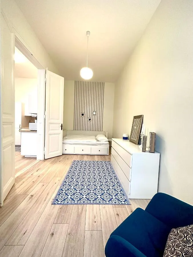 Apartment Luxury Huge Apartman - 92M2 - 3 Bedrooms - 3 Air Conditioners - Free Garage!!! Budapest