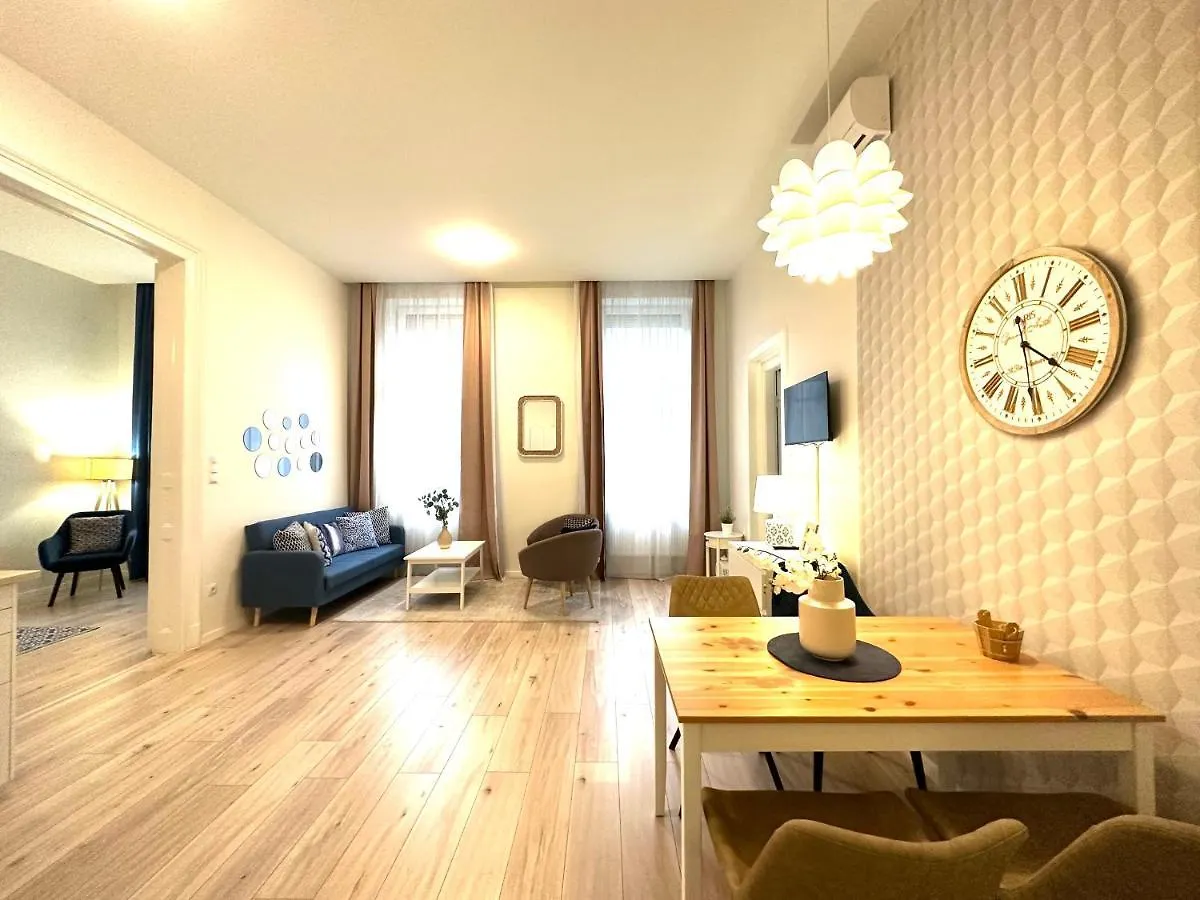 Luxury Huge Apartman - 92M2 - 3 Bedrooms - 3 Air Conditioners - Free Garage!!! Budapest