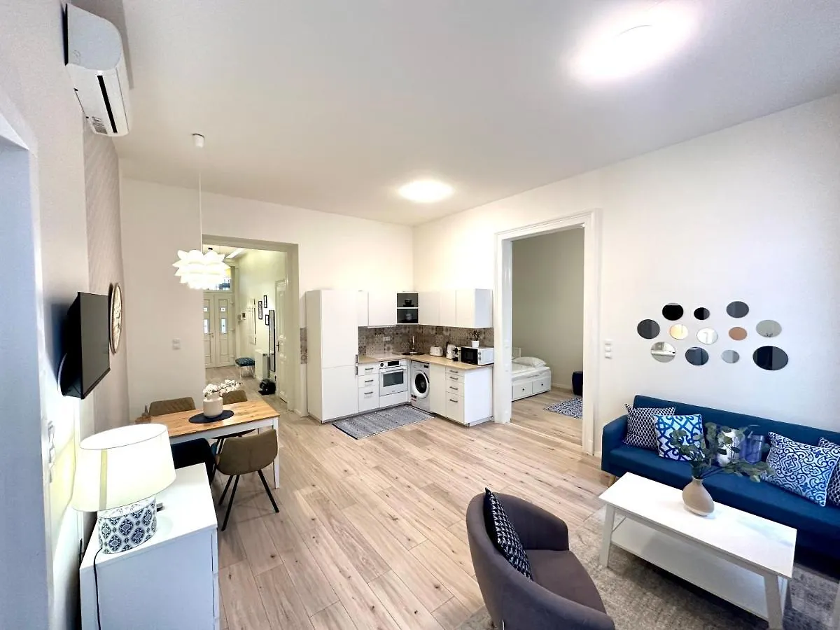 Luxury Huge Apartman - 92M2 - 3 Bedrooms - 3 Air Conditioners - Free Garage!!! Budapest