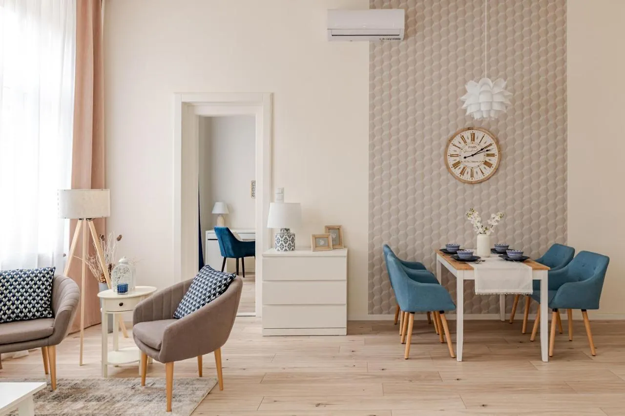 Luxury Huge Apartman - 92M2 - 3 Bedrooms - 3 Air Conditioners - Free Garage!!! Budapest