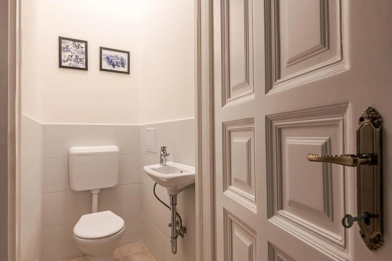 Luxury Huge Apartman - 92M2 - 3 Bedrooms - 3 Air Conditioners - Free Garage!!! Budapest