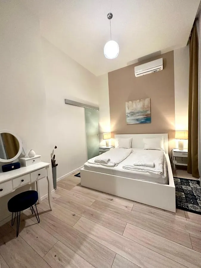 Luxury Huge Apartman - 92M2 - 3 Bedrooms - 3 Air Conditioners - Free Garage!!! Budapest Apartment