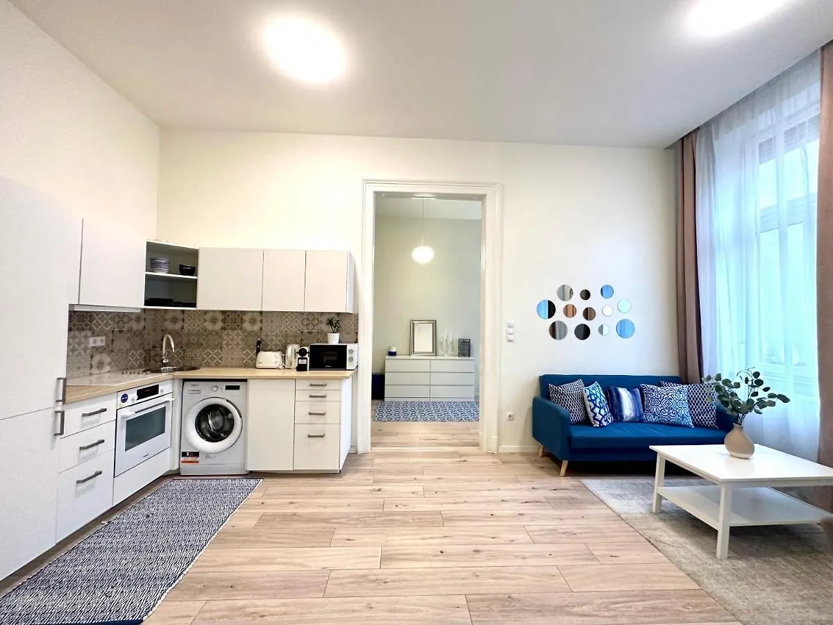 Apartment Luxury Huge Apartman - 92M2 - 3 Bedrooms - 3 Air Conditioners - Free Garage!!! Budapest